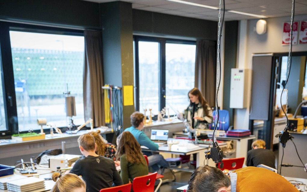 Leerlingen van de Guido de Brès, locatie van het Wartburg College. beeld Cees van der Wal