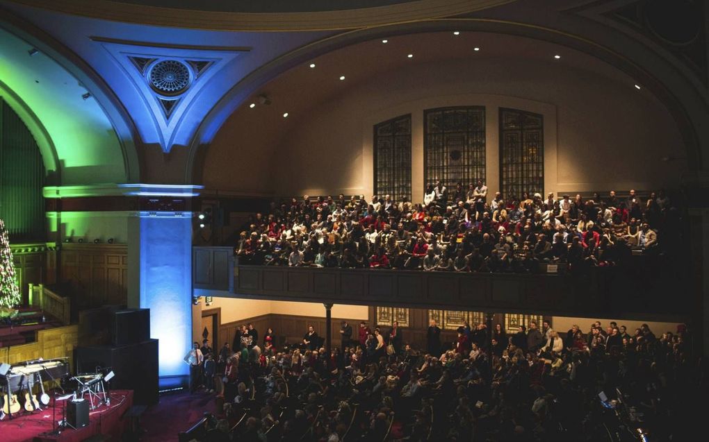 Wie godsdienstvrijheid steunt, bedrijft afgoderij en vertrouwt op mensen die ruimte bieden aan allerlei leugenleer, zegt de Amerikaanse theoloog John MacArthur. Foto: Een kerkdienst in de voormalige Mars Hill Church in Seatlle. beeld The Gospel Coalition