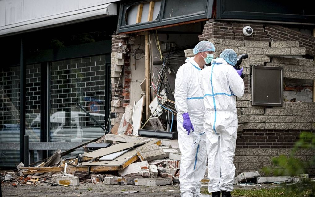 Een plofkraak aan de Doctor Ringersstraat in Waalwijk veroorzaakt in augustus 2019 grote ravage. beeld ANP, Rob Engelaar