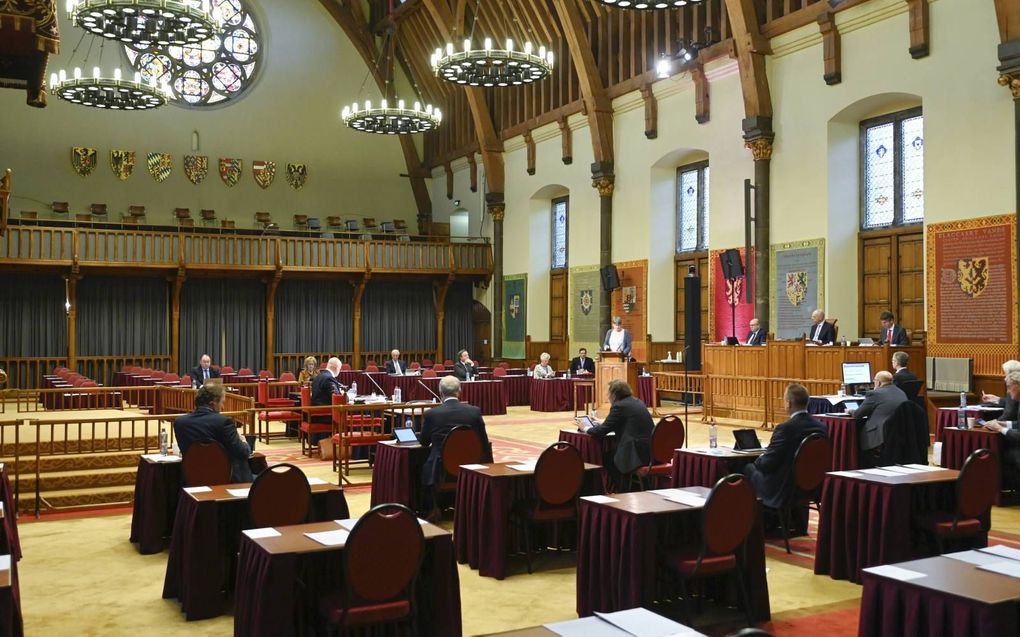 „Waar Kamerleden niet alleen geroepen zijn om als medewetgever op te treden, maar ook als controleur, bestaat al bijna vanzelf spanning.” Foto: Eerste Kamer debatteert in Ridderzaal. beeld ANP, Peter Hilz