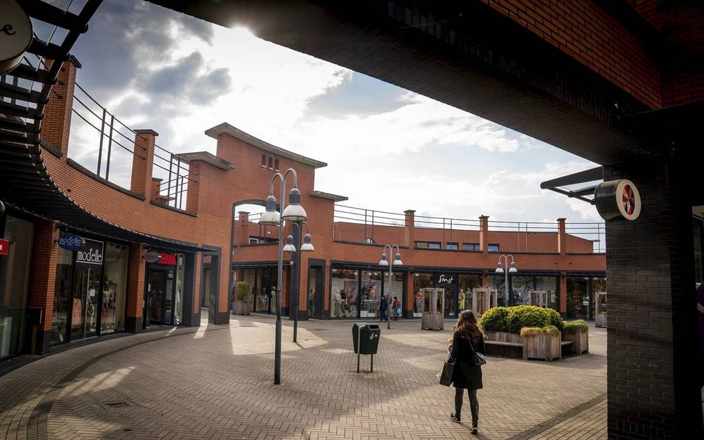 Winkelcentrum De Schoof in Hendrik-Ido-Ambacht. beeld Cees van der Wal