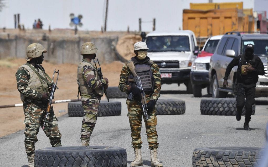 Islamitische jihadisten in Afrika maakten dankbaar gebruik van de coronacrisis. Foto: soldaten in Niger houden de wacht vanwege de dreiging van terreurgroep Boko Haram. beeld AFP, Issouf Sanogo