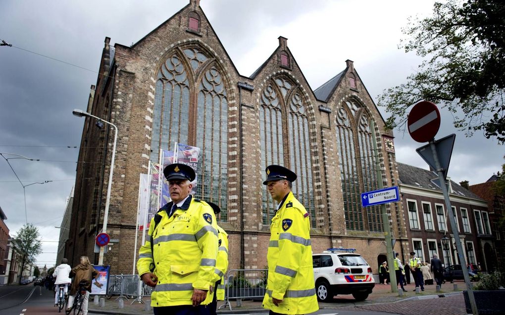 Na een corona-uitbraak moet een burgemeester ook een kerk kunnen sluiten, vindt het kabinet.  beeld ANP, Robin Utrecht