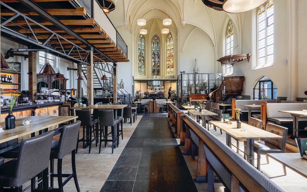 Restaurant in de Sint-Willibrorduskerk in Hooge Zwaluwe. beeld, RCE, Nanette de Jong