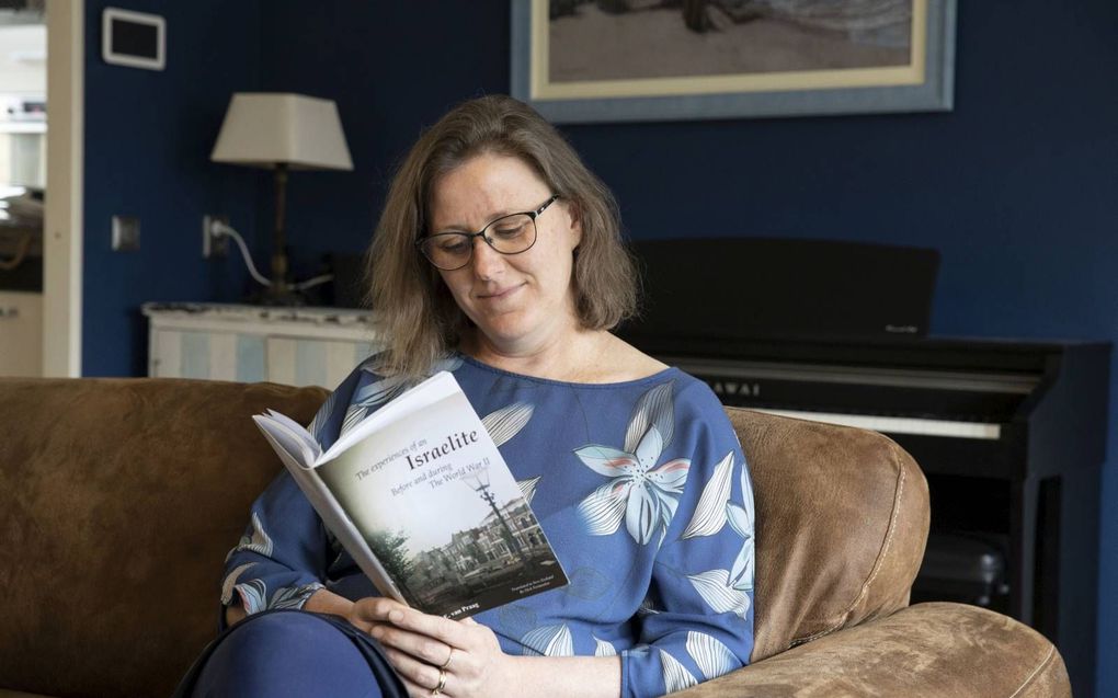 Een ouderling van de Free Presbyterian Church in Sydney vertaalde voor Martina Voorwinden-Van Praag het boek van haar overgrootvader in het Engels. beeld RD, Anton Dommerholt