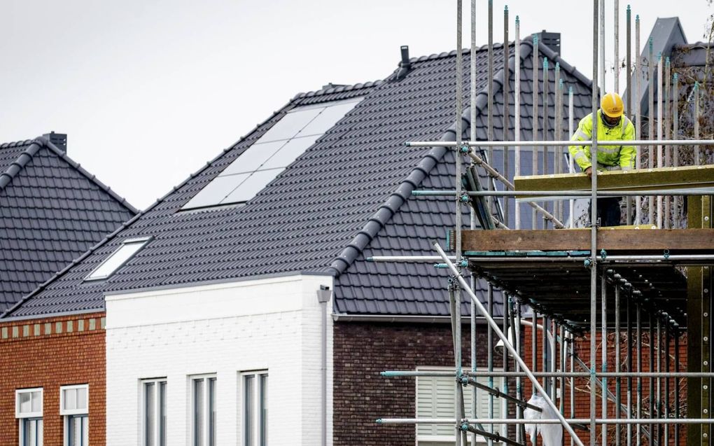 Op de overspannen woningmarkt vallen vooral starters tussen wal en schip. Foto: een nieuwbouwwoning in de Amersfoortse wijk Vathorst. beeld ANP, Sem van der Wal