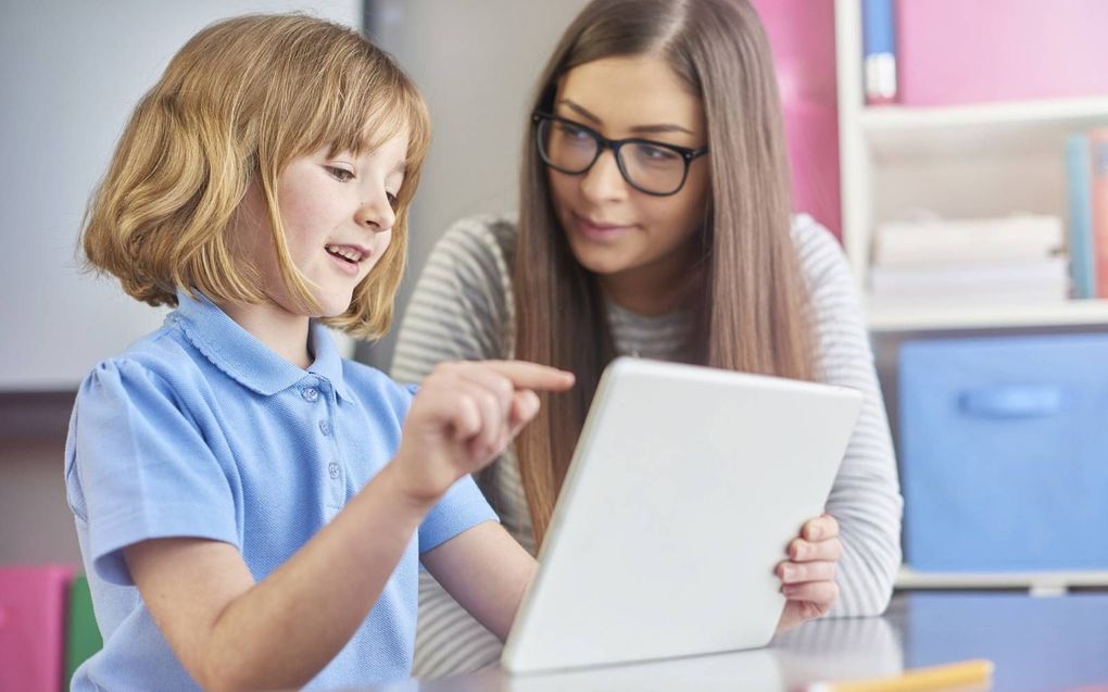 „De leerprestaties van een kind worden ontegenzeggelijk heel positief beïnvloed door een goede samenwerking tussen school en ouders.” beeld iStock