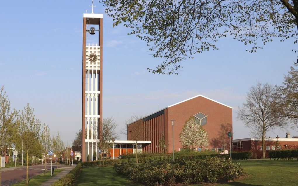 Het kerkgebouw van de gereformeerde gemeente Rijssen-Zuid heeft een gebalanceerd ventilatiesysteem met 250 kleine roosters. beeld Jaap Sinke