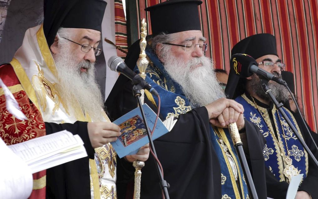 De Grieks-orthodoxe aartsbisschop Christophoros Attalah (rechts). beeld ​EPA, Amel Pain