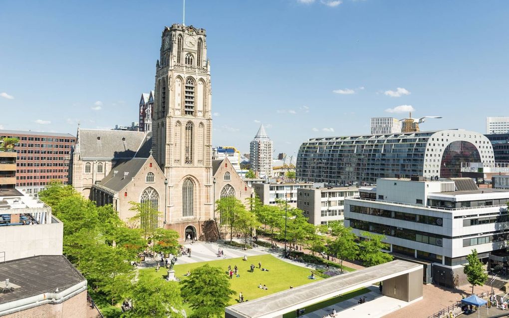 „Christenen hebben de opdracht op te participeren in hun woonomgeving, zichzelf in liefde te geven aan anderen en de mensen om hen heen te dienen.” beeld iStock