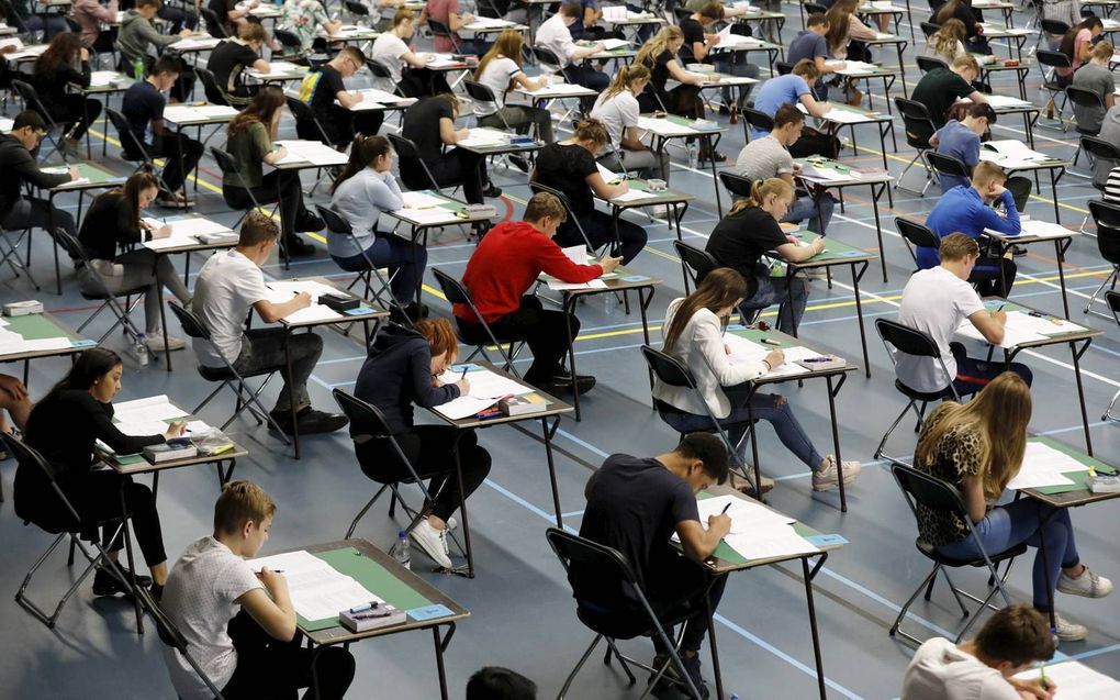 Het eerste tijdvak van de centrale schriftelijk examens (CSE) begint maandag. In verband met corona mogen leerlingen een keer extra herkansen, een vak wegstrepen en ervoor kiezen een of meerdere vakken in het tweede tijdvak in half juni te maken. beeld ANP,  Bas Czerwinksi.