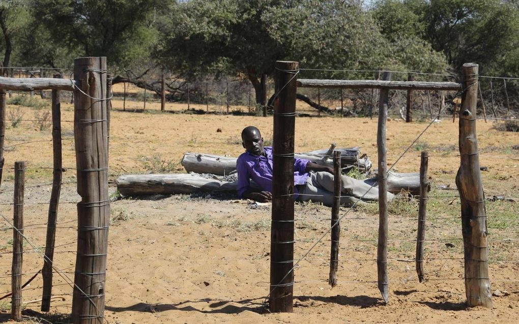 Een plek ergens in Namibië waar het „heilig vuur” gebracht wordt en waar aan de voorouders geofferd wordt.  beeld Willem-Henri den Hartog