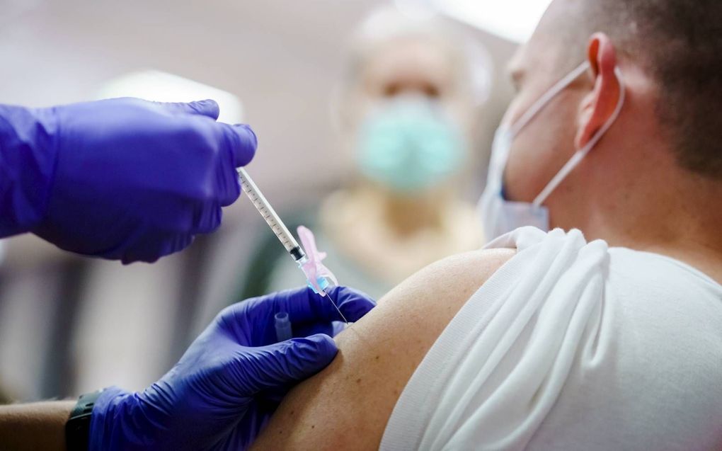 Een duidelijk verband tussen coronavaccinaties en overlijdens na de vaccinatie is niet hard te maken. beeld ANP, Marco de Swart