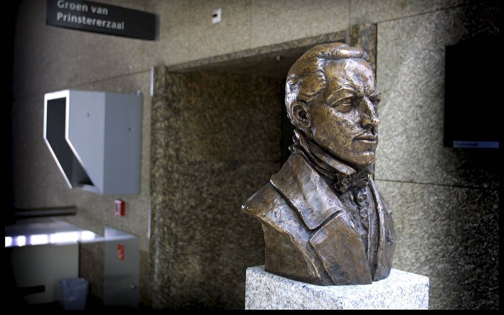 „Groen onderstreepte dat de overheid en het hervormde kerkbestuur de afgescheidenen geen recht deden.” Foto: standbeeldje met de buste van Groen van Prinsterer bij de gelijknamige Tweede Kamervergaderzaal in Den Haag. beeld RD, Henk Visscher