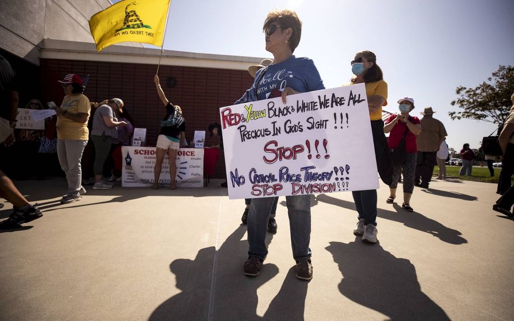 Demonstratie tegen onderwijs in de Critical Race Theory in Los Alamitos, Californië, eerder deze maand. beeld EPA, Etienne Laurent