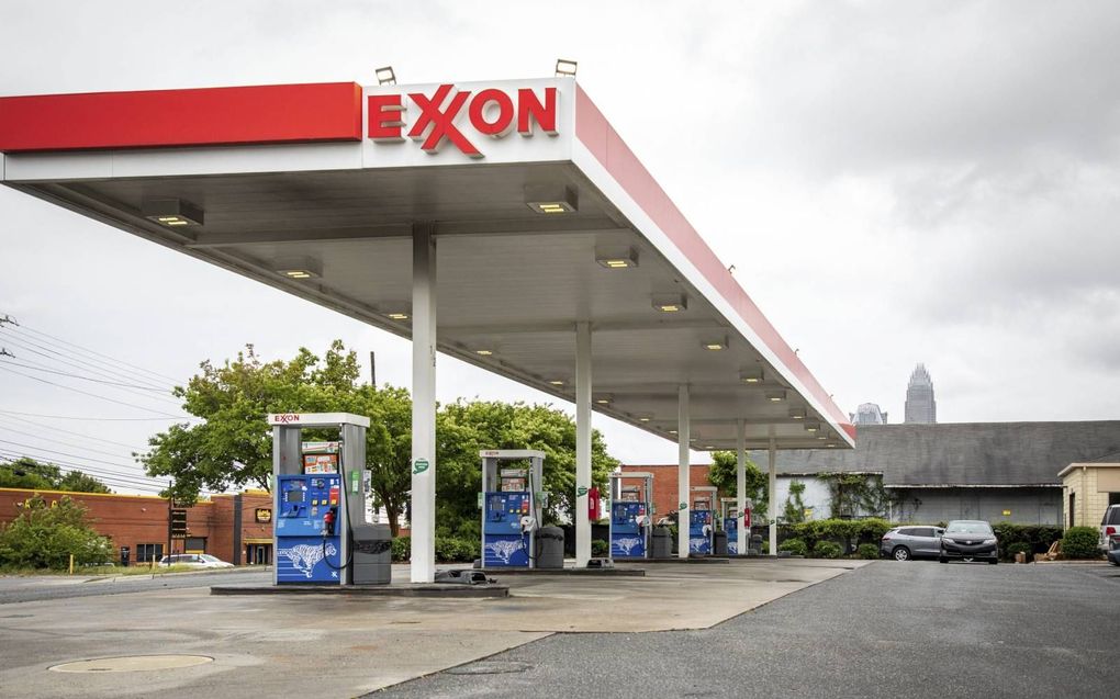 Een tankstation van Exxon in Charlotte, in de Amerikaanse staat North Carolina. beeld AFP, Logan Cyrus