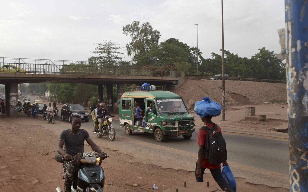 Straatbeeld in de Malinese hoofdstad Bamako, deze week. In de stad is het na de coup tamelijk rustig gebleven. beeld AFP, Michele Cattani