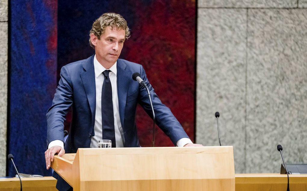 Drie politici, onder wie minister Bas van 't Wout van Economische Zaken, meldden zich ziek wegens burn-outklachten. beeld ANP, Bart Maat