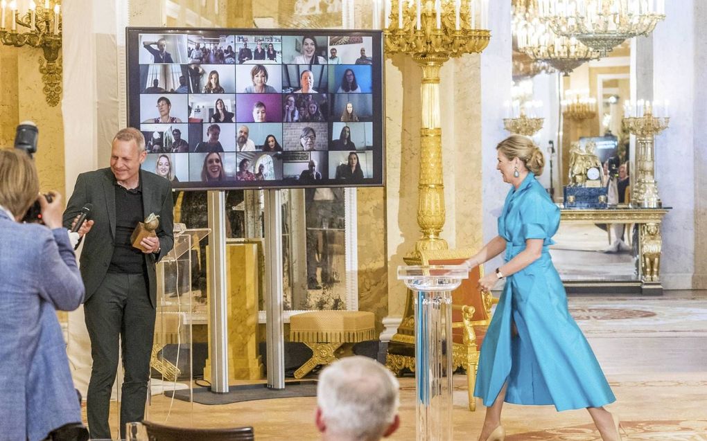 Máxima reikte dinsdag de Appeltjes van Oranje uit aan mensen die zich inzetten voor psychisch kwetsbare mensen. beeld ANP, Lex van Lieshout