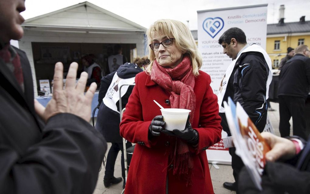 De christendemocrate Païvi Räsänen tijdens campagne in 2015 in Helsinki. beeld AFP, Roni Rekomaa