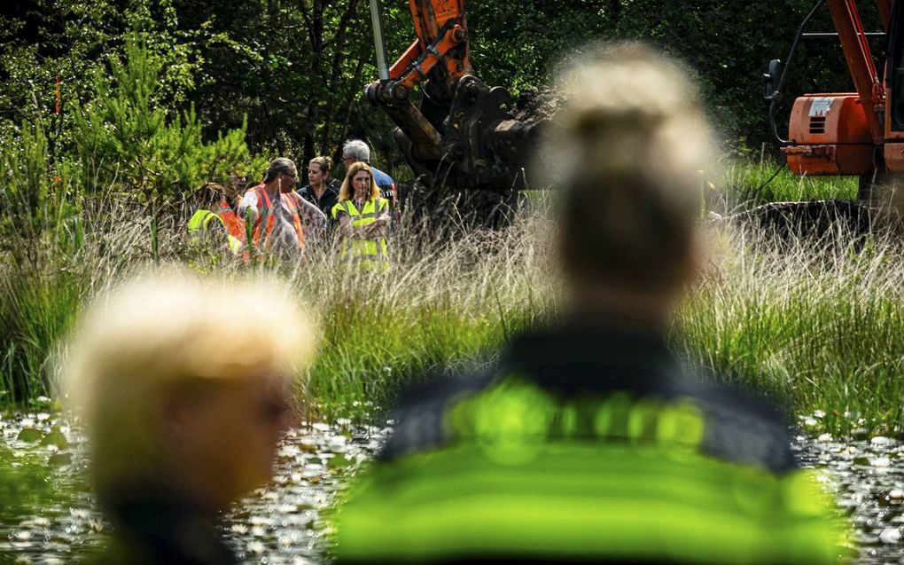 Politieonderzoek op de Strabrechtse Heide naar de sinds 1993 vermiste Maastrichtse studente Tanja Groen. De hei werd volgens de politie vaker genoemd als plaats waar Tanja Groen begraven zou zijn. ANP, Rob Engelaar