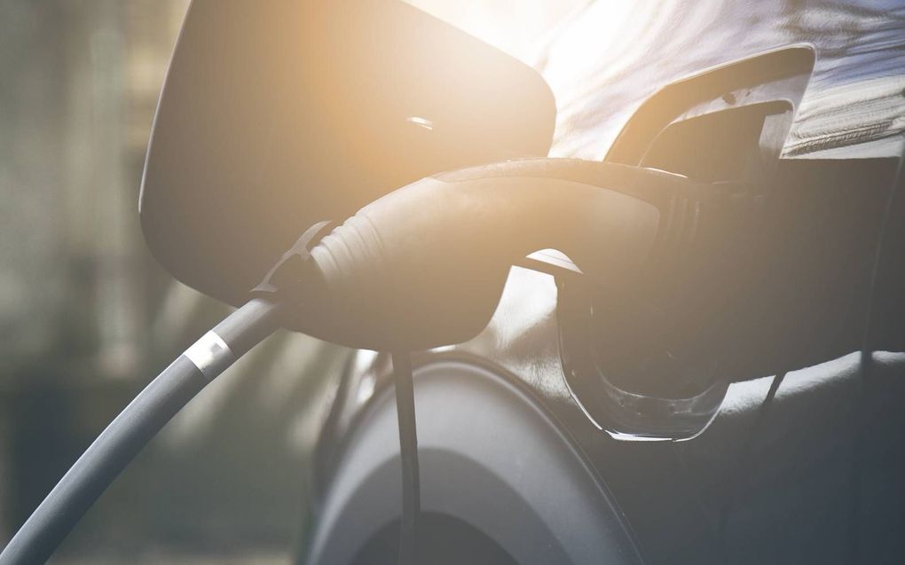 Het gebruik van een elektrische auto zal worden gestimuleerd ten koste van diesel- en benzineauto’s. beeld iStock