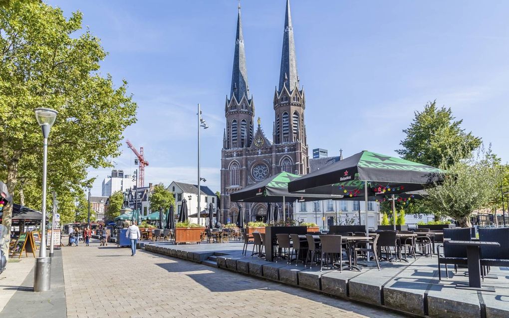 Een moeder van een gezin met vier kinderen zei: „Van mij mogen er wel meer christenen naar onder de rivieren verhuizen; dat zou goed zijn voor Noord-Brabant.” Ze kozen voor Tilburg, juist omdat daar relatief weinig geloofsgenoten wonen. beeld iStock