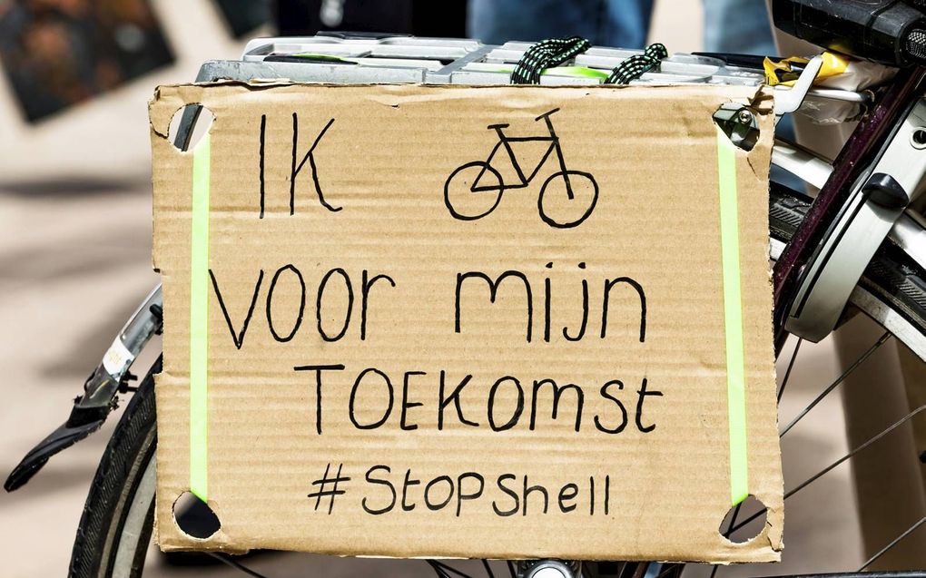 De gewonnen zaak van Milieudefensie tegen Shell dient als inspiratiebron voor de protestgroep ABP Fossielvrij. beeld ANP, Remko de Waal