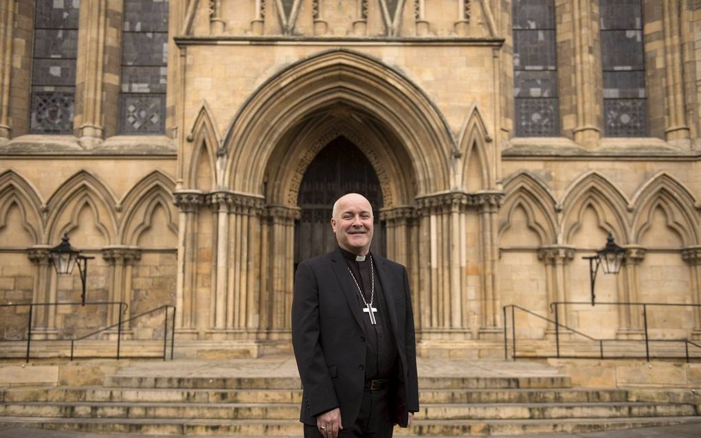 Aartsbisschop Stephen Cottrell bij een kerk het Noord-Engelse York. Hij is betrokken bij een ambitieus plan voor gemeentestrichting. beeld AFP, Oli Scarff