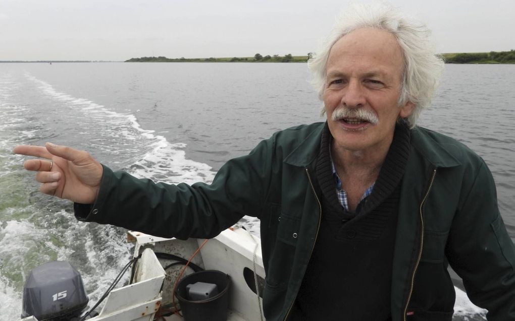 Ecoloog Kees de Kraker op de Grevelingen. beeld Kees van Reenen