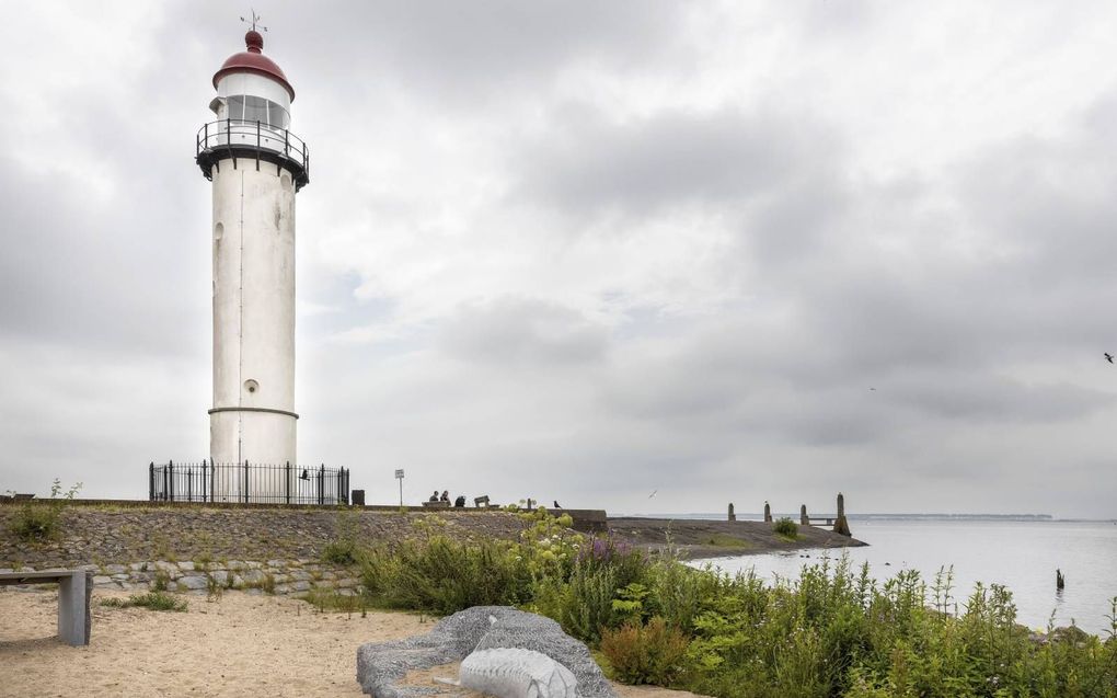 De vuurtoren van Hellevoetsluis aan het Haringvliet. beeld RD, Henk Visscher