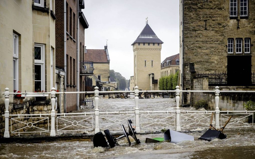 Water stroomt door Valkenburg. beeld ANP, Sem van der Wal