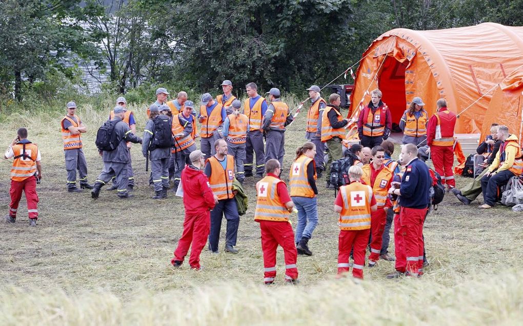 Reddingswerkers in actie na de dodelijke schietpartij op het Noorse eiland Utøya in de zomer van 2011. beeld EPA, Hakon Mosvold Larsen