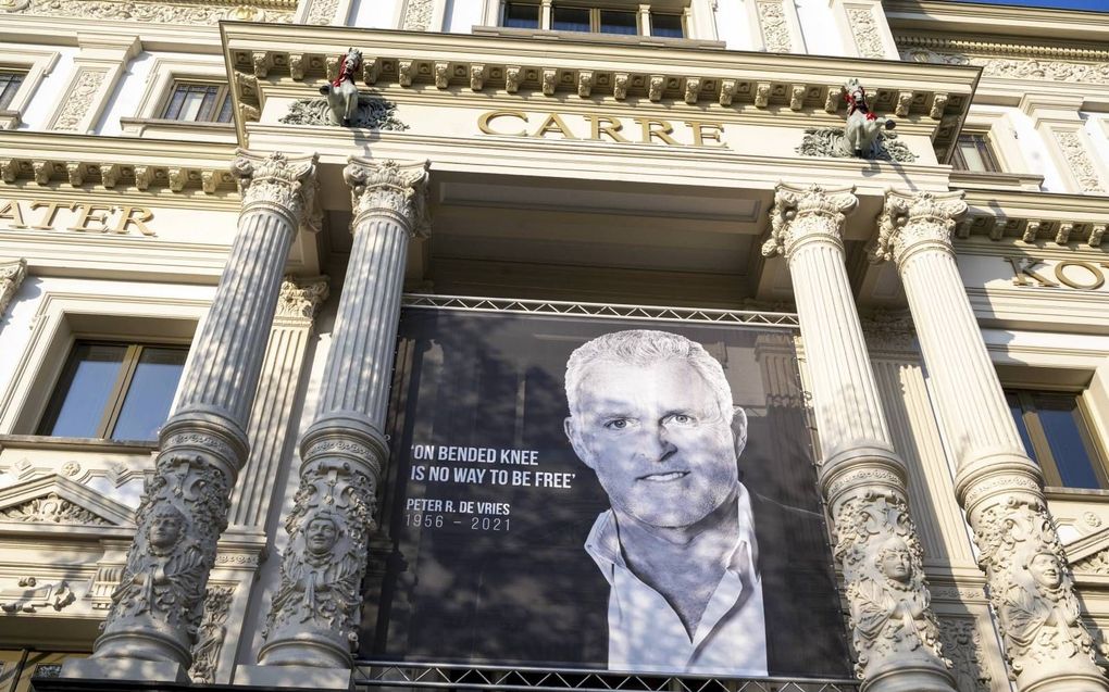 Duizenden mensen namen afscheid van de vermoorde Peter R. de Vries. beeld ANP, Evert Elzinga