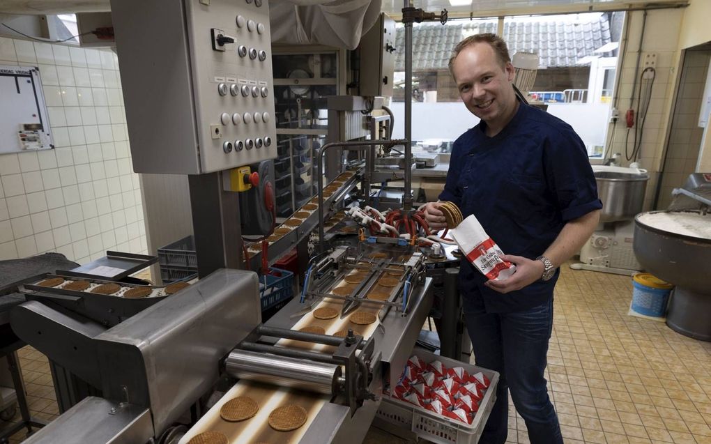 Rik van Renesse bakt in zijn vrije tijd stroopwafels. beeld Martin Droog