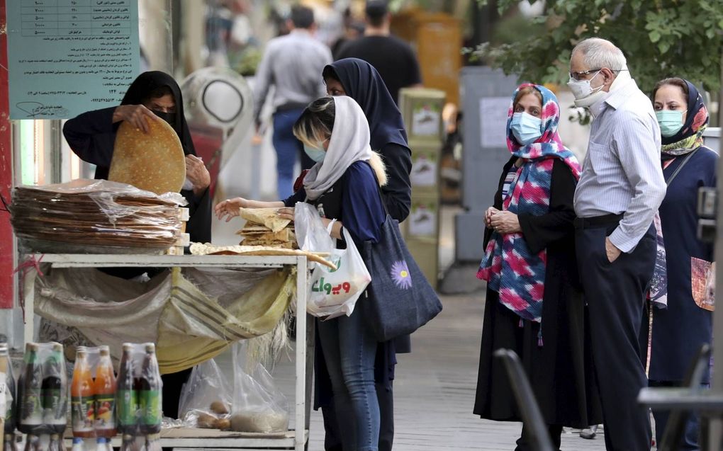 „De economische malaise en de internationale isolatie heeft van Iran een arm land gemaakt.” beeld EPA, Abedin Taherkenareh