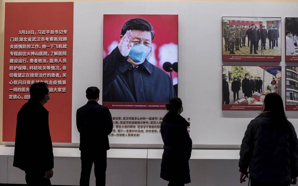 Een tentoonstelling in Wuhan laat zien hoe China het coronavirus er succesvol onder kreeg. Dankzij de eenpartijstaat, zo luidt de propaganda, maar daarop valt wel wat af te dingen. beeld AFP, Nicolas Asfouri