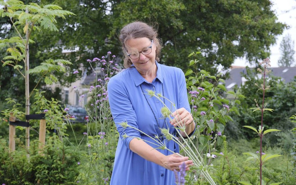 „De tuin is één van mijn lievelingsplekken. Ik kom er altijd tot rust.” beeld Sjaak Verboom