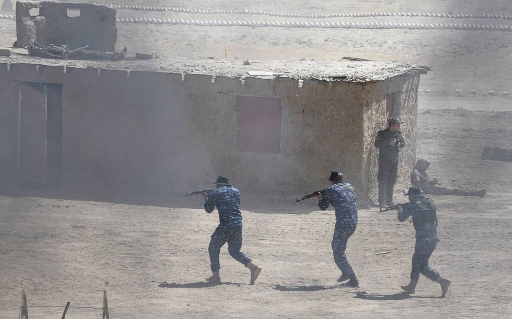 Gezamenlijke oefening van Russische en Oezbeekse militairen bij de Oezbeekse plaats Termez, aan de grens met Afghanistan, begin augustus. beeld EPA