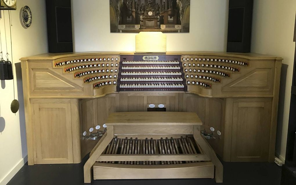 Martin den Boer bouwde een replica van de speeltafel van het orgel van de St. Sulpice in Parijs. beeld Martin den Boer