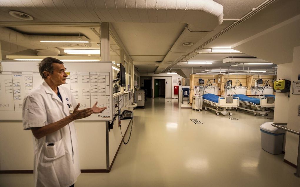 Traumachirurg Loek Leenen en zijn team staan –als het moet– binnen een halfuur paraat in het calamiteitenhospitaal. beeld RD, Henk Visscher