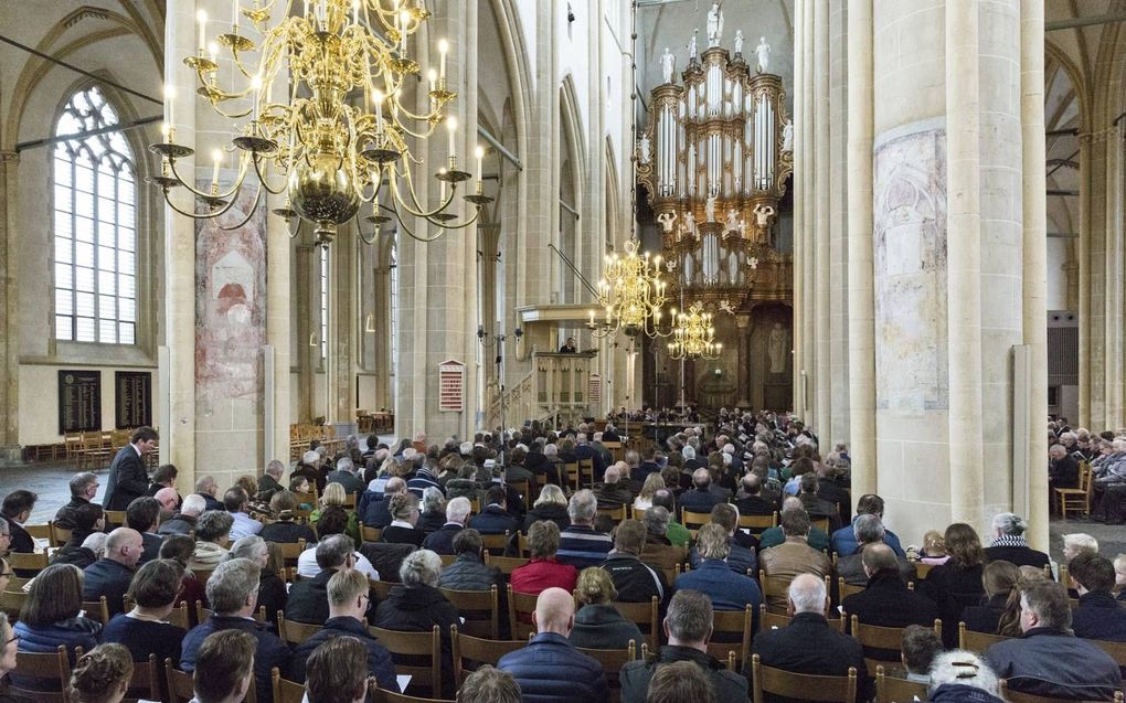 Psalmzangdag in de Bovenkerk in Kampen in 2017. De kerk heeft scheuren in de gewelven. beeld André Dorst