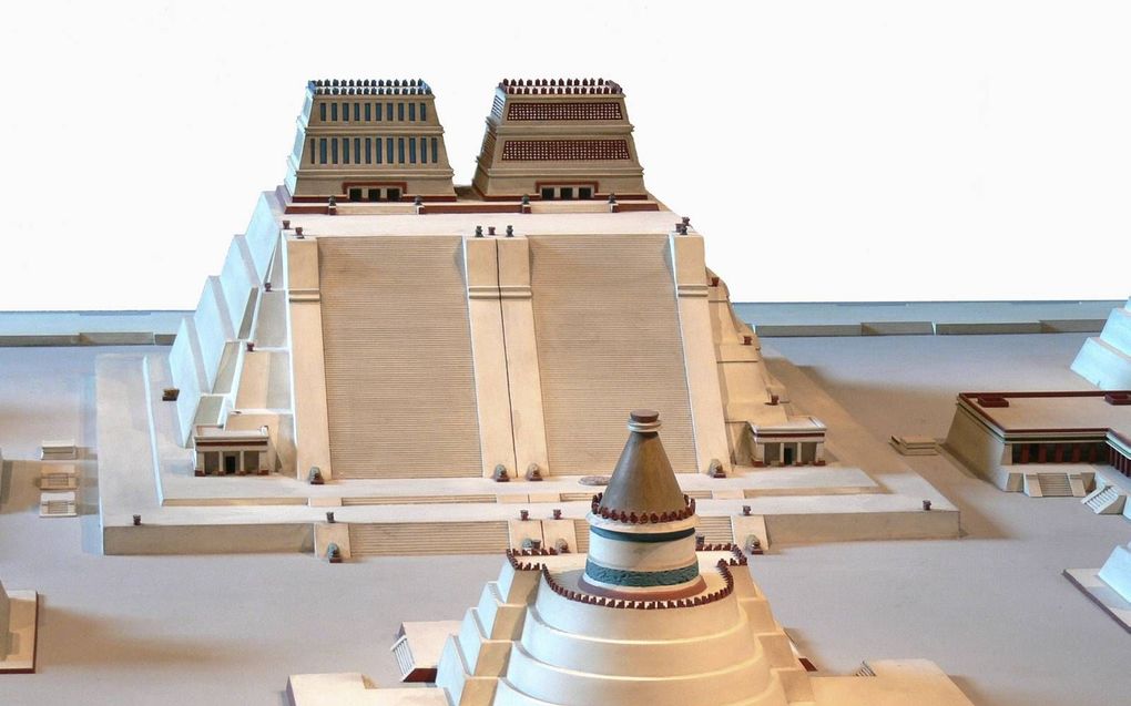 Maquette van de Grote Tempel in de Azteekse hoofdstad Tenochtitlan. beeld Museum Volkenkunde
