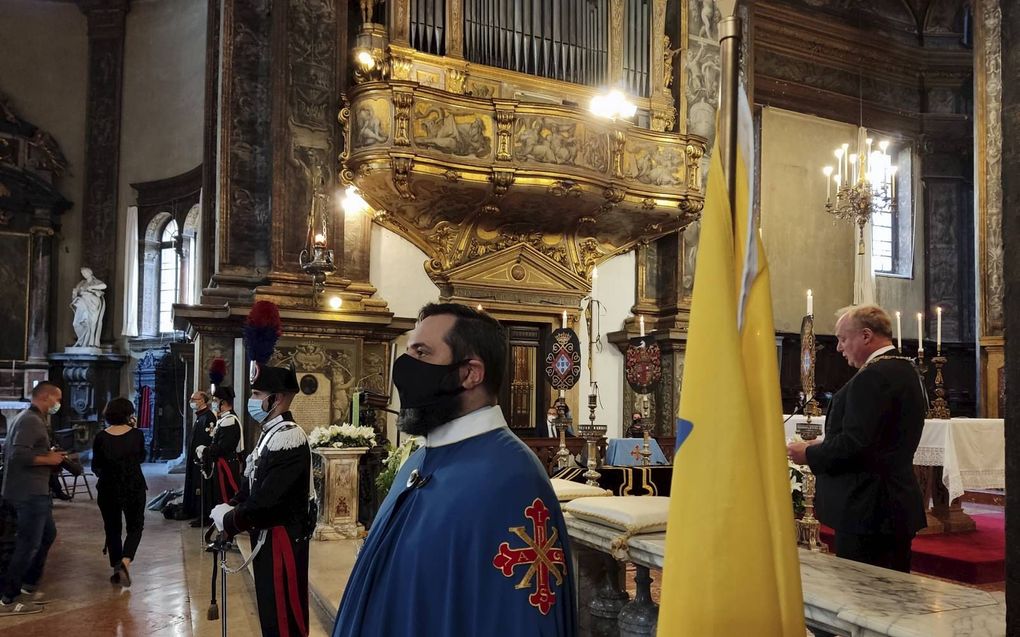 Prins Carlos hield zaterdagmiddag een toespraak in Parma. Daar werd Alexander Farnese, veldheer tijdens de Tachtigjarige Oorlog opnieuw bijgezet. beeld Hans Jacobs