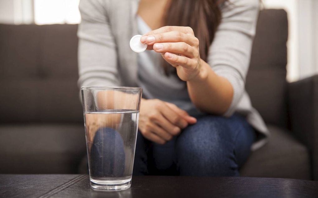 Van de patiënten met maagklachten slikt 55 procent onterecht zware maagzuurremmers. beeld iStock