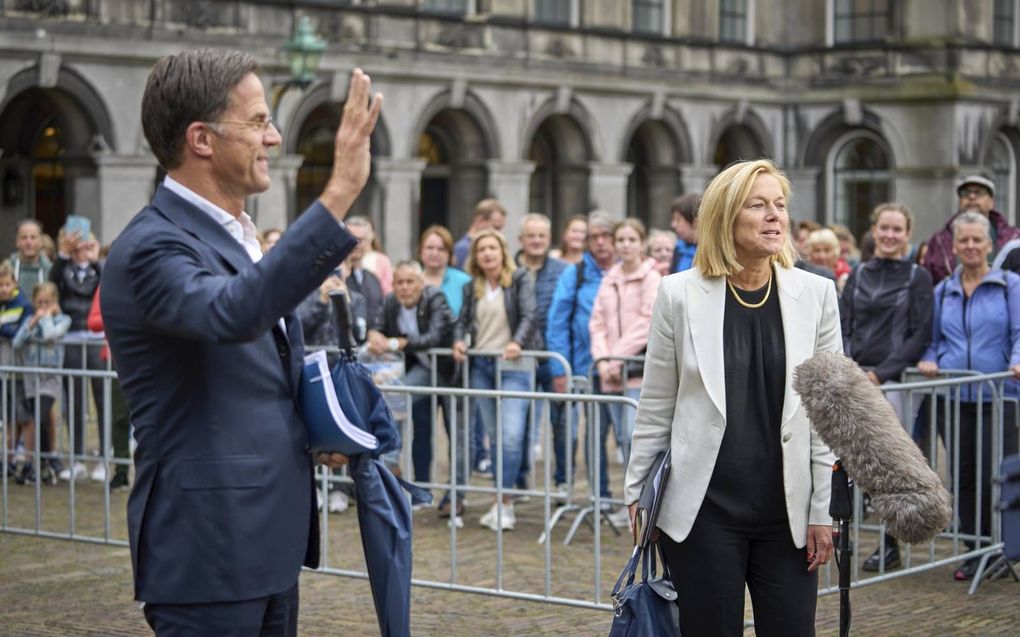 „​Dat onderwijs een thema is in de VVD-D66-notitie, hoeft niet te verbazen.” Foto: Rutte en Kaag na afloop van een gesprek met informateur Hamer over de kabinetsformatie. beeld ANP, Phil Nijhuis