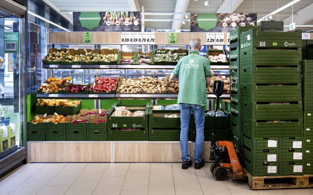 Consumenten in de eurozone zagen in augustus onder meer de prijzen van voedsel stijgen.  beeld ANP, Ramon van Flymen