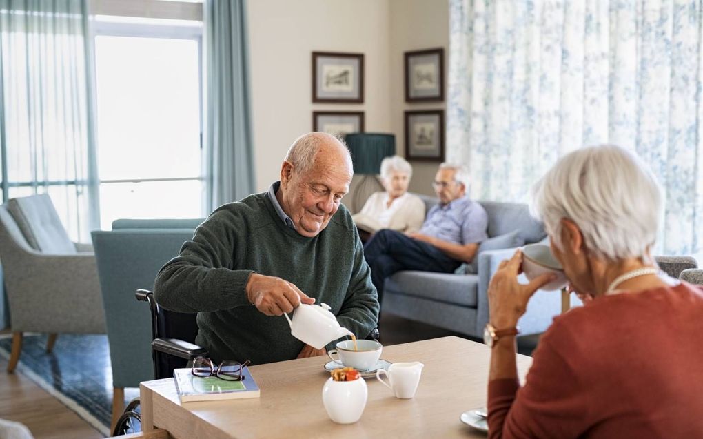 Ouderen in een verpleeghuis. beeld iStock