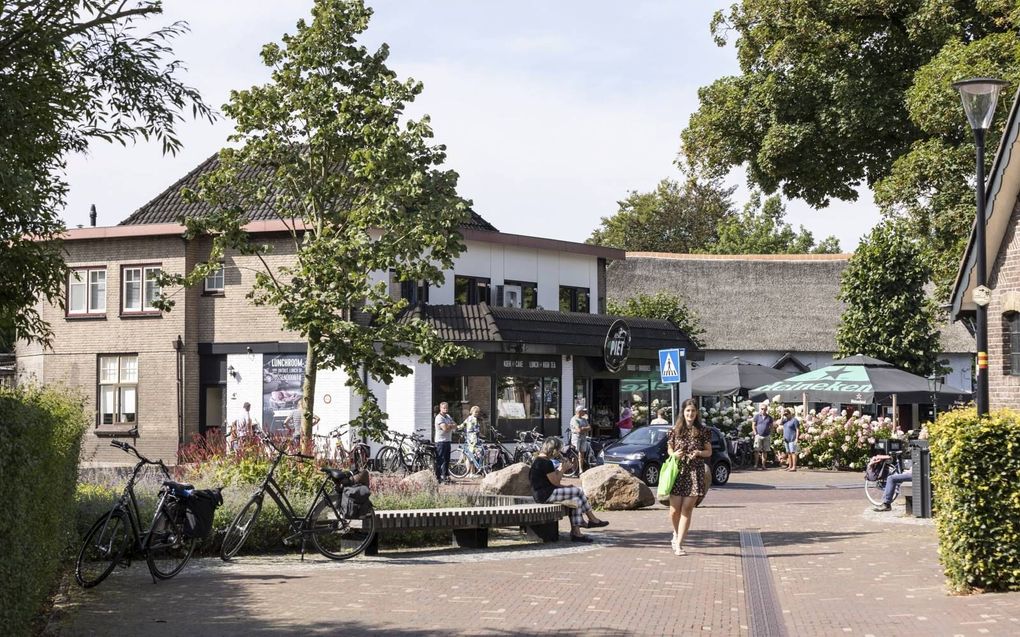 Het centrum van Elspeet. Het coronavirus slaat snel om zich heen in het Veluwse dorp. Mogelijk heeft dat te maken met de hechte gemeenschap. beeld André Dorst