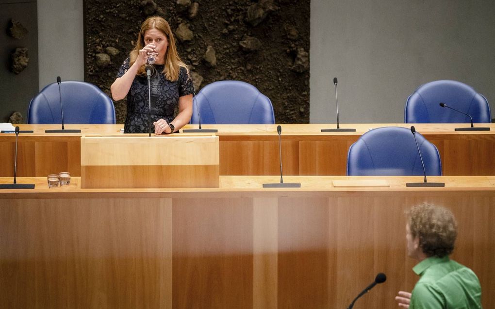 Demissionair minister Schouten (Landbouw) dinsdag tijdens het vragenuurtje in de Tweede Kamer. beeld ANP, Bart Maat